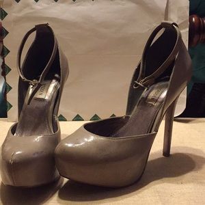 Steve Madden high heel pumps! Size 8.5.